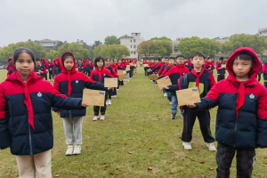 金華這所學(xué)校的所有小學(xué)生，都給父母寫了一封信！孩子們對父母最大的希望竟然是……